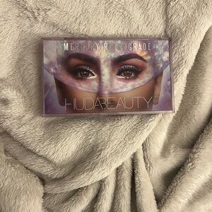 HUDA BEAUTY Mercury Retrograde Palette with Purple and Pink Hues